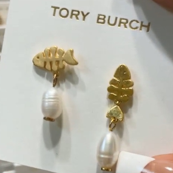 NWT Tory Burch Gold Fish with Pearl Accent stud earrings - Picture 2 of 2